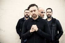CMNI_More_Music's tweet photo. #RiseAgainst (@RiseAgainst) präsentieren #Alternativ-#Versionen ihrer größten #Hits: "#HouseOnFire" jetzt erhältlich ++ Das #Album "#TheGhostNoteSymphonies, #Vol. 1" kommt am 27. #Juli https://t.co/z1ULgBCgCH https://t.co/9JLbIZYcFu