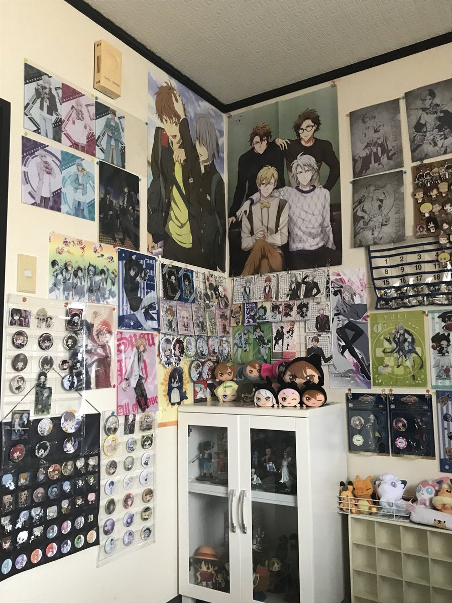 あや アニメオタク ツイフィあり こんな部屋でも引かないよって人rt 2次元最高 元々アニメ事に分けてたけどもう種類多すぎてごちゃ混ぜになった ここで1人でニヤけてたりします 変態