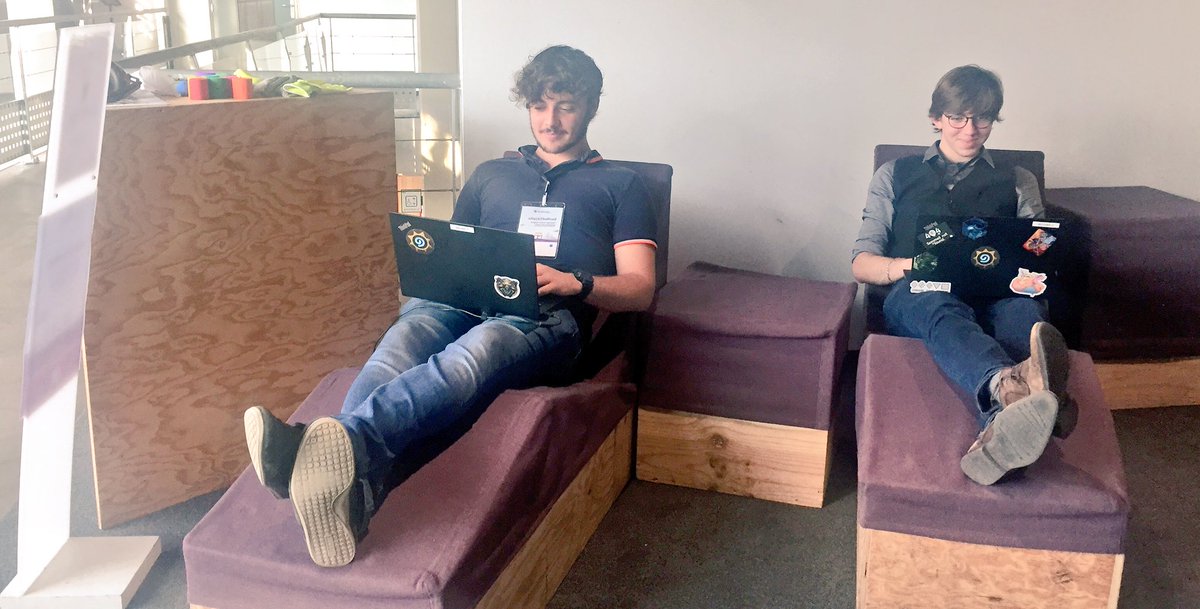 BeMyAppFR's tweet photo. #Hacktheroad #Bordeaux #hashtagbattle #beachcode @capsciences @Eurovia_Group on est matinal #ouvrier #AR #hackathon https://t.co/br5TPQNbSS