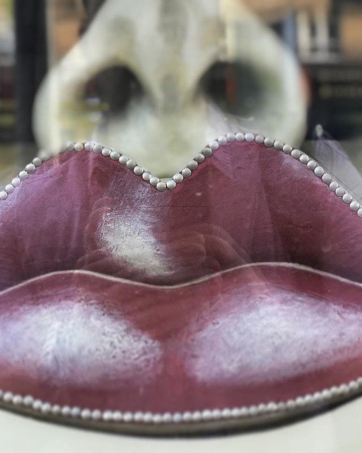 JosephStec's tweet photo. Fashion is NOT my profession 👃 👄 .
.
.
#киев #київ #україна #украина #мода #мода2018 #европа #passion #губы #нос #гоголь #windowshoppi... https://t.co/cprWz3CY3D