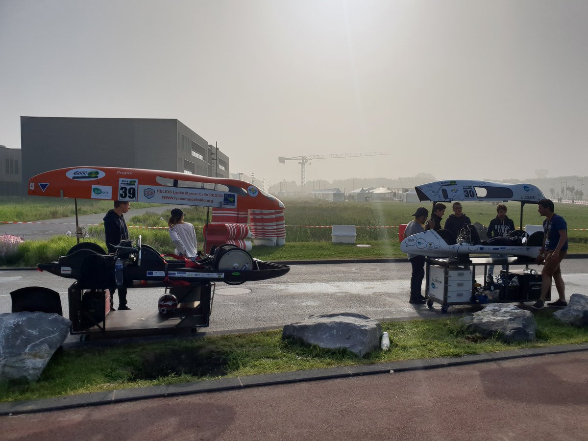 #dernieres #tentatives pour les #prototypes #thermiques <a href="/EducEco_AD3E/">EducEco</a> ! Brume et #piste humide 🤞bonne chance <a href="/Microjoule_jol/">Microjoule - la Joliverie</a> <a href="/teamcallo/">Helios</a>