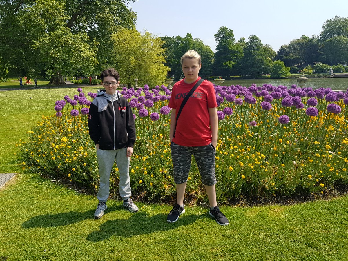 IanMikardoHS's tweet photo. Well done all Key stage 3 students from @IanMikardoHS that attended the @kewgardens Trip. Demonstrating fantastic behaviour and engaging with all activities. #IanMikardo #SchoolTrip #Education #KewGardens https://t.co/UXTIAVliWO