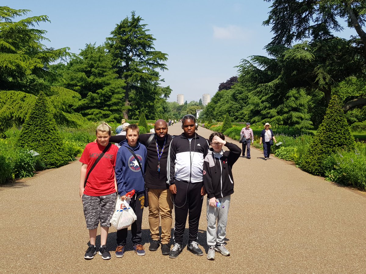 IanMikardoHS's tweet photo. Well done all Key stage 3 students from @IanMikardoHS that attended the @kewgardens Trip. Demonstrating fantastic behaviour and engaging with all activities. #IanMikardo #SchoolTrip #Education #KewGardens https://t.co/UXTIAVliWO