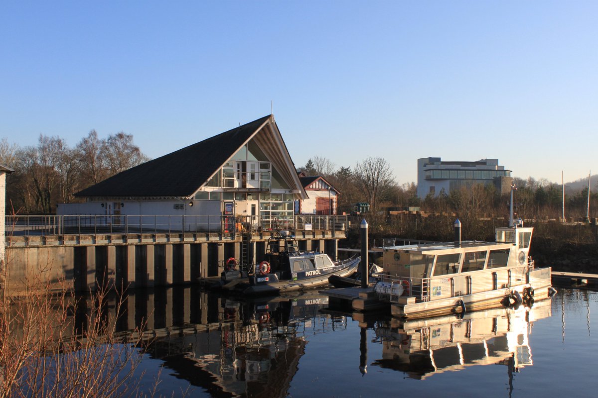 lomondtrossachs's tweet photo. If you’re launching your boat on #LochLomond from Duncan Mills Memorial Slipway this weekend please help avoid queues by coming early, having your craft ready to launch and have lifejackets on board before launching. https://t.co/HoC0FLtLYC
