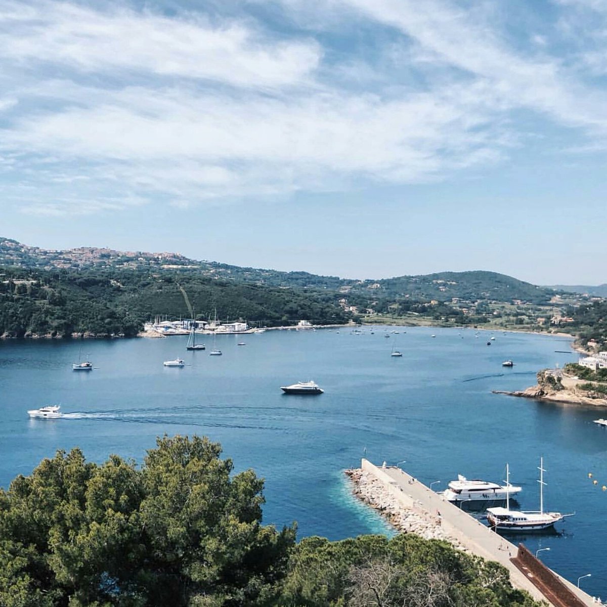 Porto Azzurro visto da <a href="/Sky1977/">Francesco Rosati</a> e <a href="/valetomirotti/">Valentina Tomirotti</a> durante #PortoAzzurroDascoprire 💙 #repost #isoladelbaapp #visitportoazzurro #isoladelba 
#elba <a href="/isoladelbaapp/">isola d'elba app</a> @Blunavyelba <a href="/PortoAzzurroApp/">Porto Azzurro App</a> <a href="/tuscanybuzz/">Tuscany Buzz</a> <a href="/viaggioAM/">Viaggio AnimaMente</a> <a href="/ProLoco_Longone/">ProLocoPortoAzzurro</a>