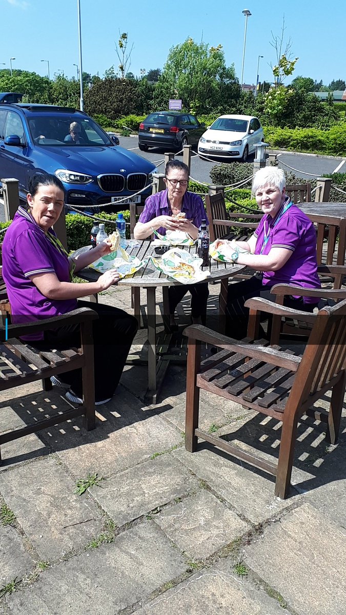 xxsmiler_88xx's tweet photo. The girls having lunch in the sun #dreamteam #welovesun #hardworkinghousekeepers @WestScotIreland @mrbryanwatters @AndyFr4ncis @SDEBDD https://t.co/W97FXirkD0
