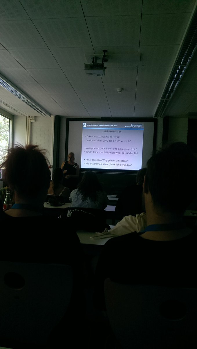 @DanaDiezemann hält einen interessanten Vortrag über ihr Leben und ihre Veränderung #saarcamp18