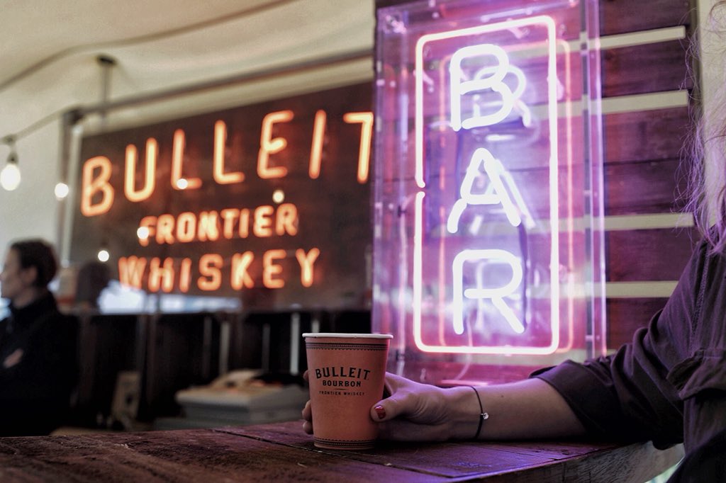 ta_bars's tweet image. Top night last night with @BlossomsBand Ace headline set! @beardedtheory @BulleitUSA #bulleit #bulleitbourbon #frontierworks #truespirit 
📸: @nikkilizzie54 

@paulkay7