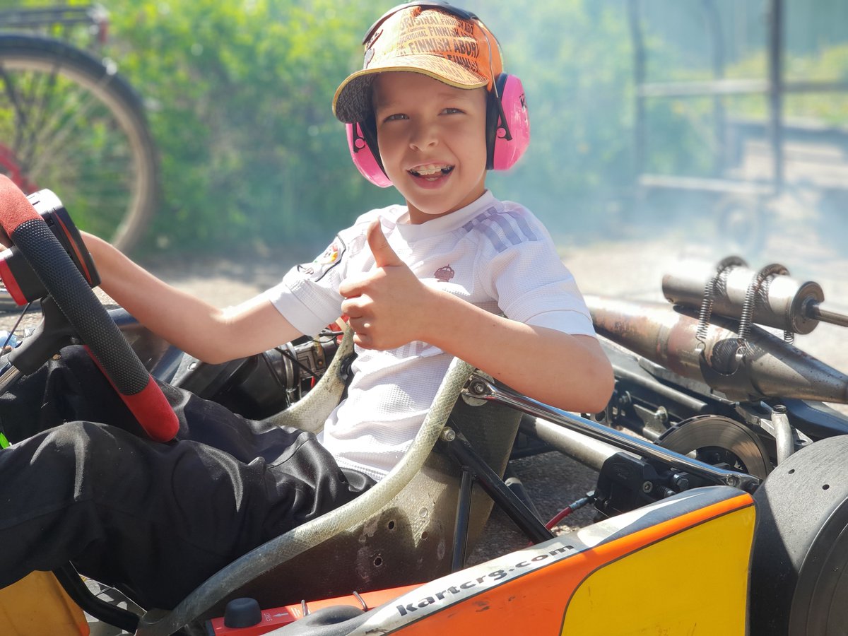 ssulti's tweet photo. Happy face. New #CRG frame and #radne R95 engine built together. Went too long, few good weather weeks passed by... Next week hit to track and eating some km's. #karting #junior #FlyingFinn #JustAHobby @F1 https://t.co/lRARD6eyqT