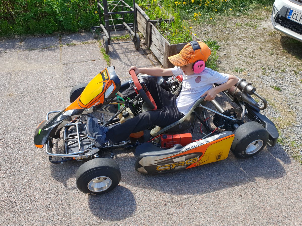ssulti's tweet photo. Happy face. New #CRG frame and #radne R95 engine built together. Went too long, few good weather weeks passed by... Next week hit to track and eating some km's. #karting #junior #FlyingFinn #JustAHobby @F1 https://t.co/lRARD6eyqT