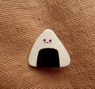 TheFluffAndPurr's tweet photo. I love Japanese food so I made myself this cute little onigiri brooch. I love how happy he is! 
#onigiri #onigiris #food #foodjewelry #foodie #foodjewellery #kawaiifood #kawaiifoods #plasticfood #fakefood #kawaii #kawaiidesu #kawaiistuff #kawaiijewelry #… https://t.co/24uVQXLhx8 https://t.co/pjtwcfuOa5
