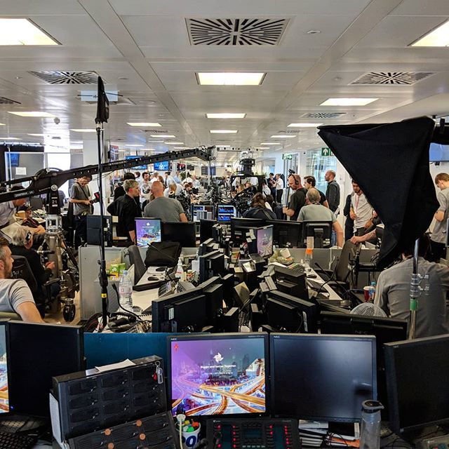 AliBathgate's tweet photo. Getting busy with over 100 extras on today's set, 2 cameras = 2 booms!
#2ndAS #boomoperator #soundassistant https://t.co/28LoFJln2W https://t.co/8UlqAuSGlT