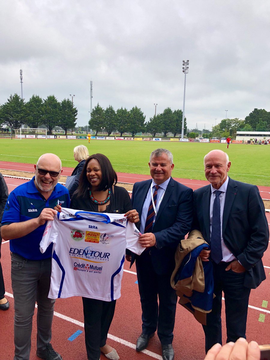 VilleLaBaule's tweet photo. Accueil de la ministre des Sports @FlesselLaura par le maire de #LaBaule Yves Métaireau, le président de la @ffsefrance Didier Besseyre et Patrick Retailleau président de l’USBP dans le cadre des Jeux mondiaux du sport en entreprise @WCSG2018 https://t.co/uEAK7SYnZt