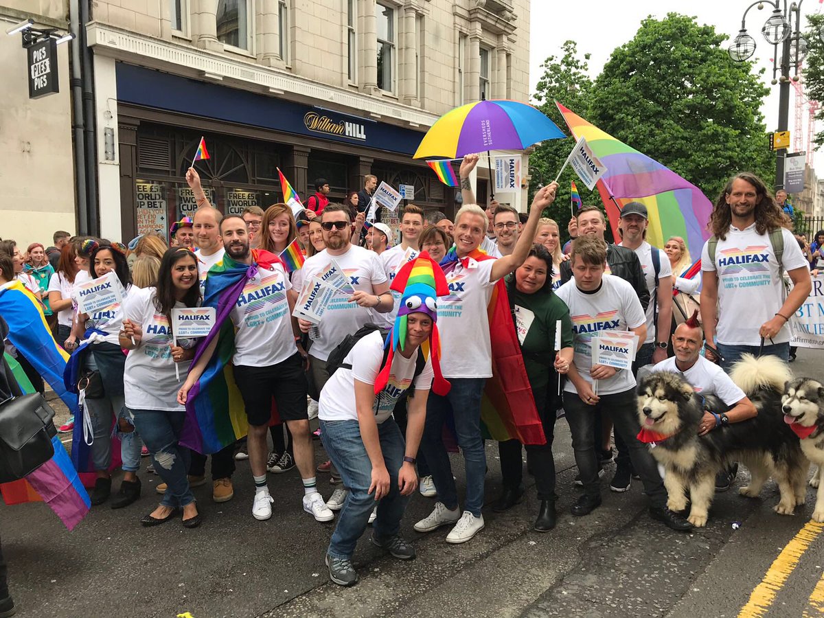 LBGRainbow's tweet photo. Today our colleagues are marching in @BirminghamPride representing @AskHalifaxBank & @LBGRainbow ๐ #JustBeYourself #LBGLovesPride https://t.co/yLhq5ssEnQ