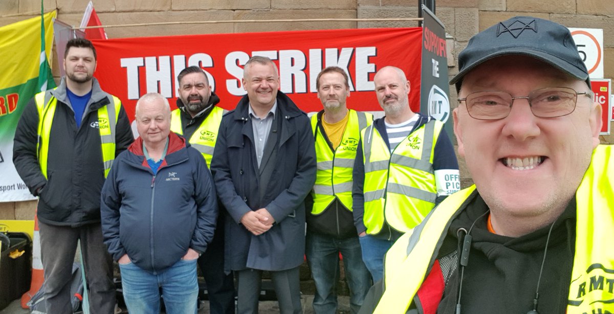 RMTNRC's tweet photo. Strike 20. ARN mismanagement- 100's of trains canx / delayed this week. MPs, commuters and the press demand an end to privatised rip off merchants. These are the workers striking for your safety. United, solid and determined. #northwantsguards #NoDOO https://t.co/hTi1hCh6zi