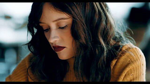 xSpacesInBetwen's tweet photo. This woman is so breathtaking! #queenmanon #skamfrance https://t.co/xSrYZIVAep