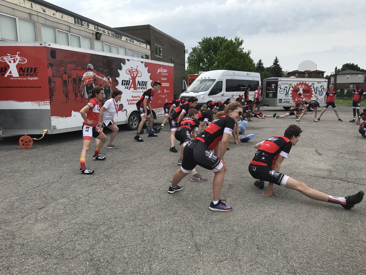 ChristinePopiel's tweet photo. @CSViamonde @LGT_CSF @TorontoOuest Étirements pour se réveiller, pour éviter les blessures et pour être en bonne forme. 😁🚲🚲 https://t.co/GbEN9ze2tL