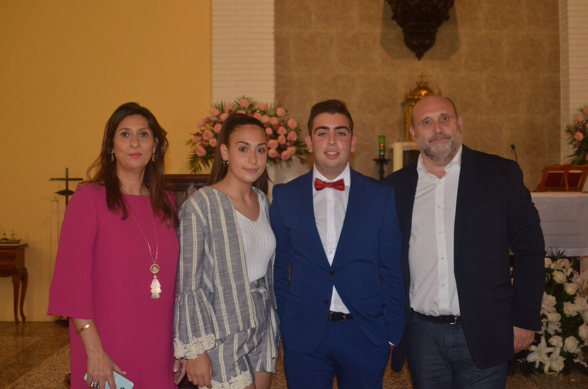 RSeveri's tweet photo. Graduación de Alvaro https://t.co/xjFPYakqB1