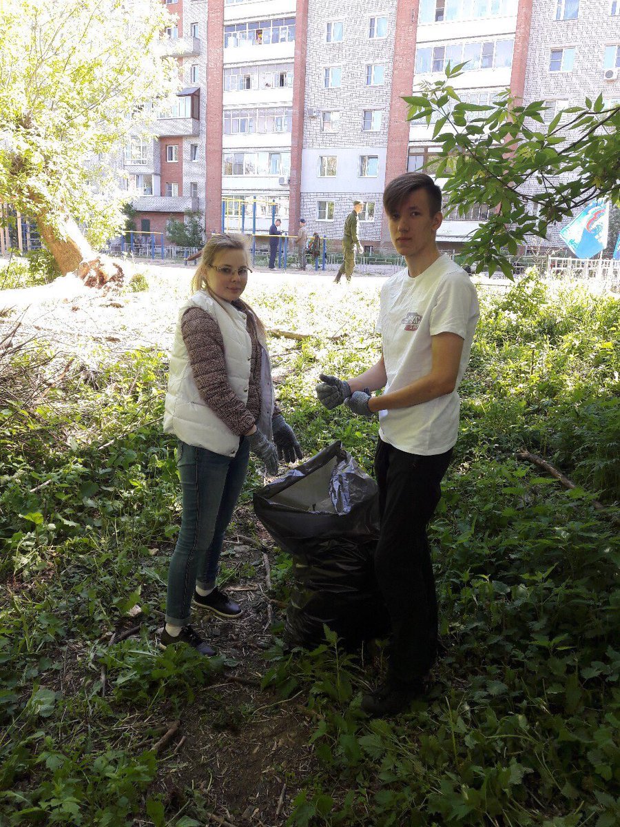 В субботнике на 5 областном округе принимает участие депутат Ивановской областной Думы-Николай Корчагин и Руководитель исполкома @er37_gorod , участник предварительного голосования по 5 областному округу-Борис Мурванидзе <a href="/borismurvanidze/">Борис Мурванидзе</a>  #НашДомИваново #НовыеЛюдиНовыеРешения2018