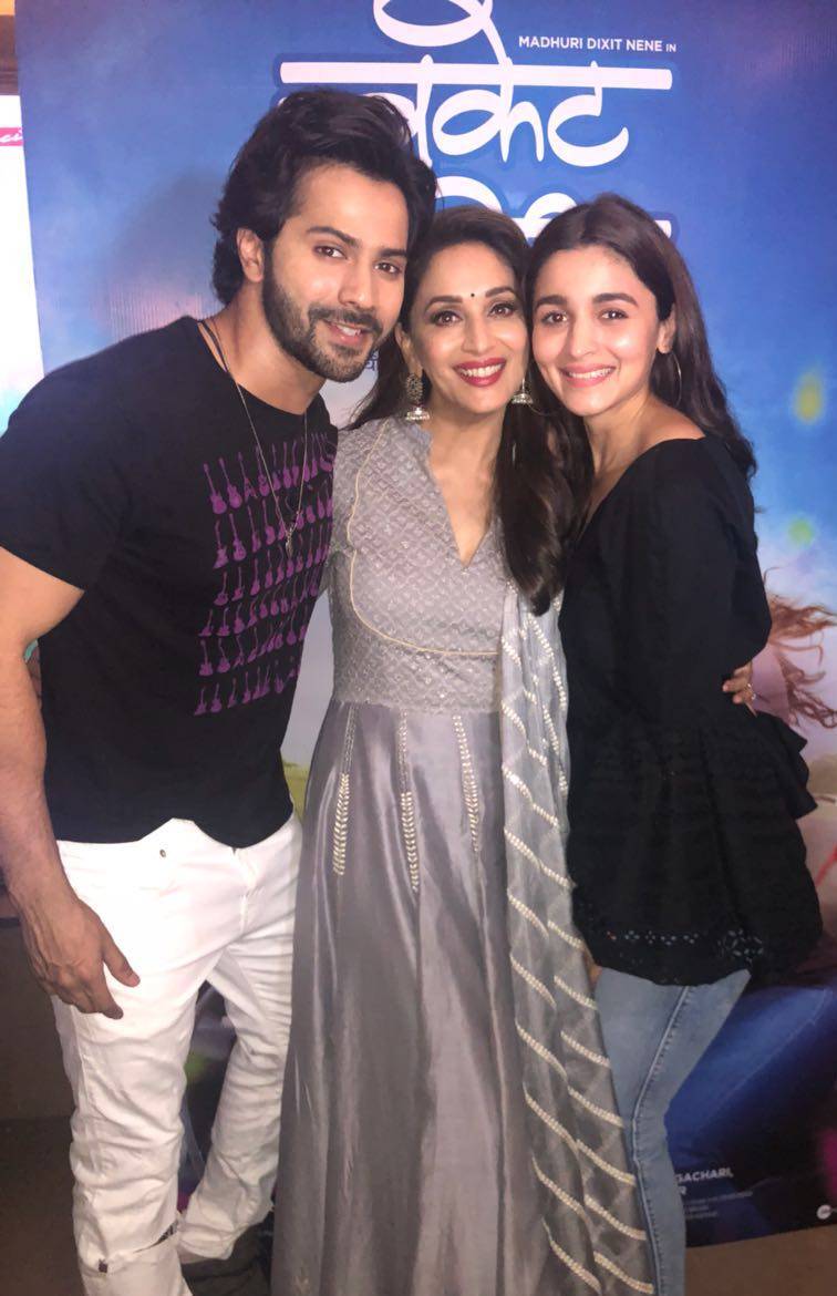 BollywoodReels's tweet photo. From the #BucketLost screening last night... #MadhuriDixit's first Marathi movie with #RenukaShahane. #DharmaProductions https://t.co/v35ynR2x1u