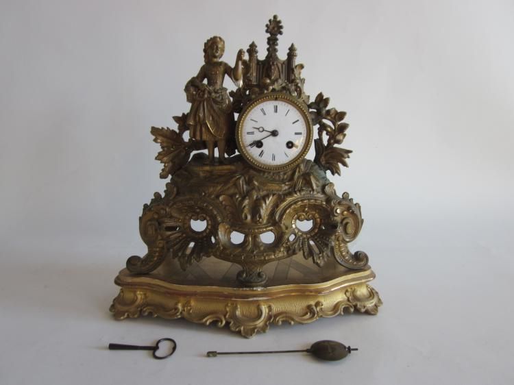 tVeilinghuis's tweet photo. Vandaag om 13u kunnen alle kavels bezichtigd worden, bijvoorbeeld kavel 134: Louis Philippe pendule, Zamak op houten standaard (defectje) ca 39cm

#onlineveiling #veiling #antiek #boedelveiling #veiling https://t.co/fMjdp43ukd