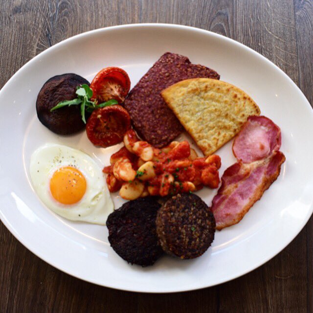 It’s Saturday, which means brunch! Full Scottish #Breakfast? Eggs Benedict anyone?  Our brunch menu is pretty special, you can even add on some fizz and breakfast cocktails...☝🏼🍹🍳#openat10 #ArdnamurchanGlasgow #BankHolidayWeekend