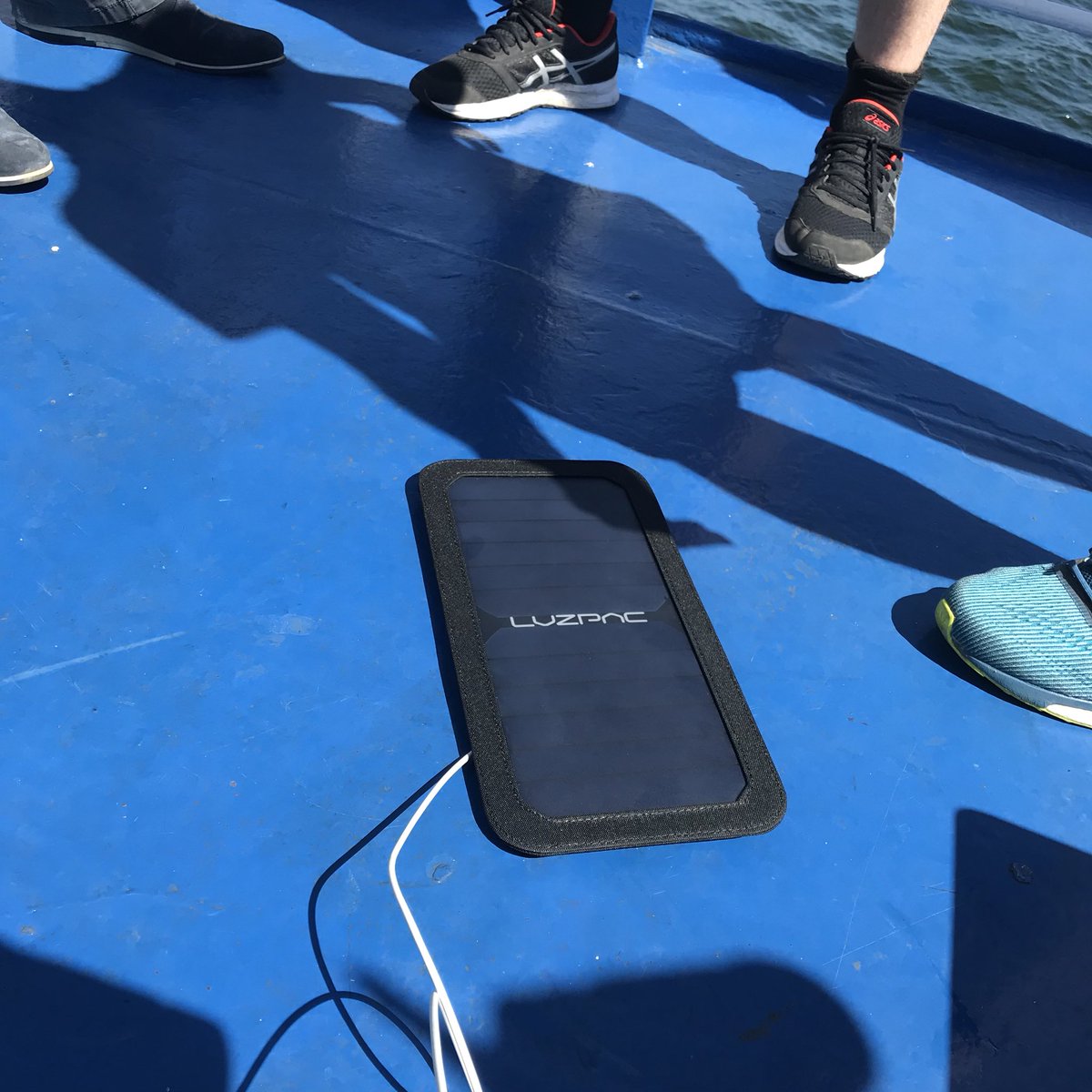 LUZPACtweet's tweet photo. #demoday #luzpac #solar #charger #makerfaire #maker #blue https://t.co/hQl053Cl0A