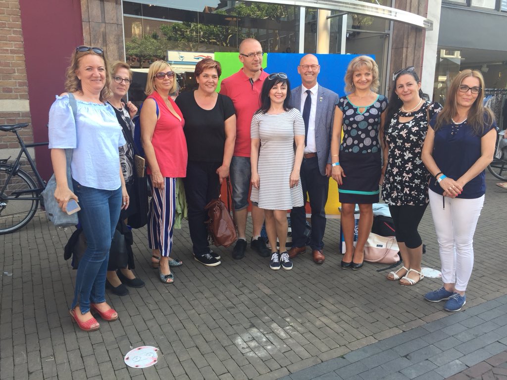 Connection through art&amp;music vanmorgen in binnenstad Kampen van start gegaan. Soest en Meinerzhagen (D), Pápa H) en Eilat (Israël) verzorgen met Kampen programma buiten en in Buitenkerk. Welkom!