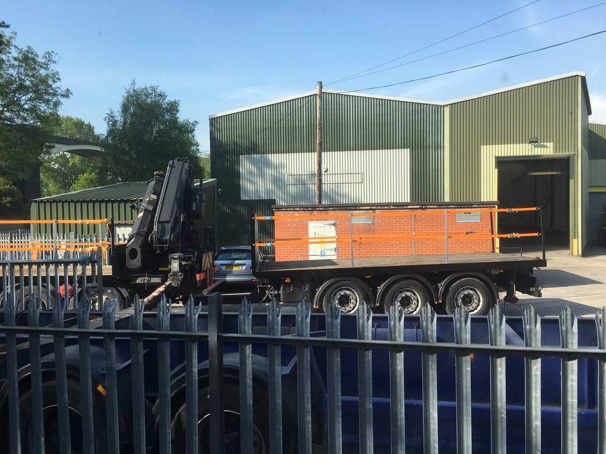 HutchTechTrans's tweet image. We recently manufactured and fit this strap fall arrest system to a customers unit. Not the best photos but a good job. Also had toolbox and fold away ladders fitted