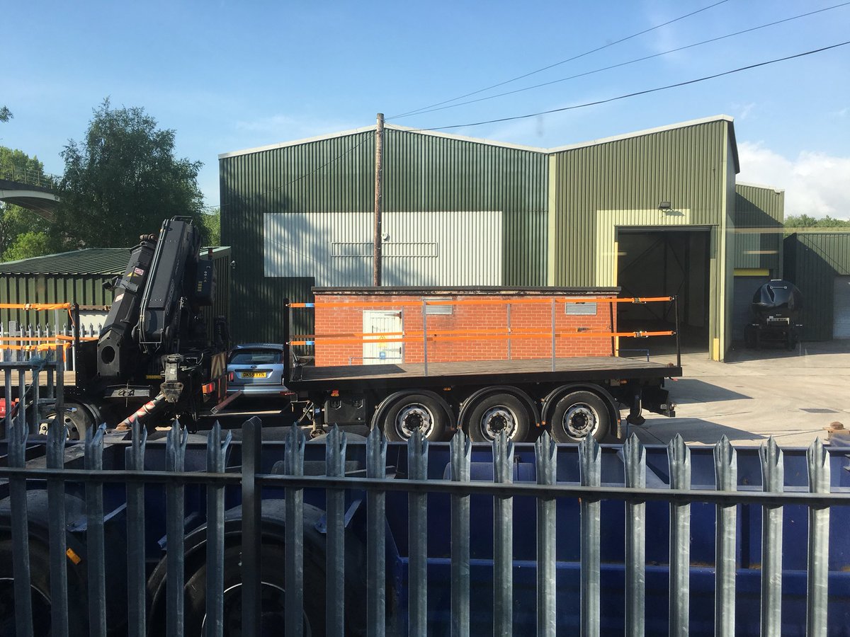 HutchTechTrans's tweet image. We recently manufactured and fit this strap fall arrest system to a customers unit. Not the best photos but a good job. Also had toolbox and fold away ladders fitted