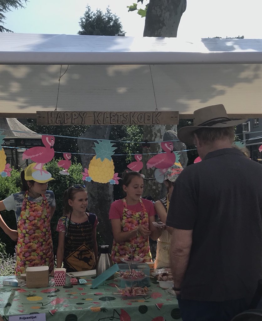 denisescwgorss's tweet image. Meidenwerk JFG @JCLochem @SWLochem  op de #landstadfair met heeeerlijke @semmelinkkoffie  en zelfgebakken lekkers! Kom gezellig langs!