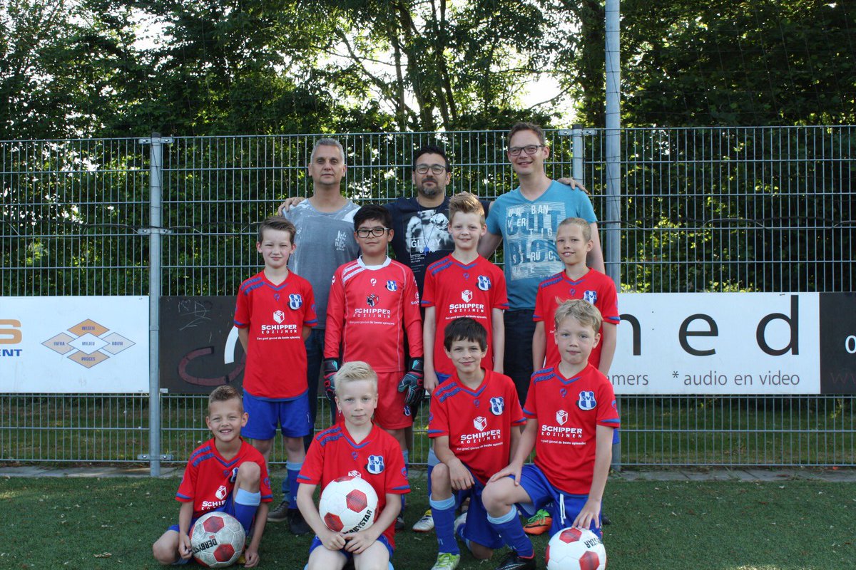 nielswerk's tweet photo. @vvsvi onze toppers van JO9-2 ongeslagen kampioen  van de voorjaar competitie. ! https://t.co/xjHKCChfuZ