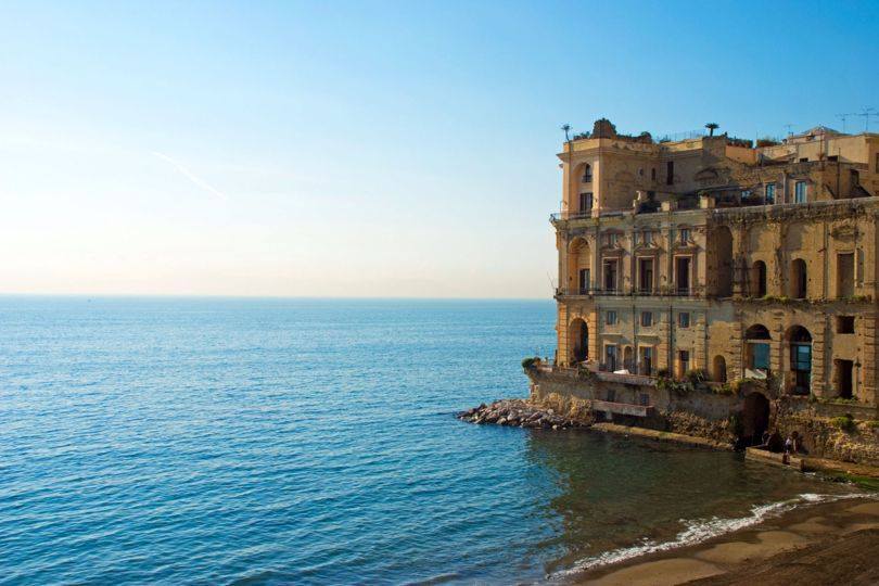 Naples is more femme fatale than romcom sweetheart, oozing a sex appeal that steals every scene from her prettified rivals 😎 Naples: The Grande Dame of Amalfi cntraveller.com/gallery/highli… #Naples #Travel #Amalfi #travelblogger #Italy #bucketlist #Spaccanopoli #Chiaia #BayofNaples