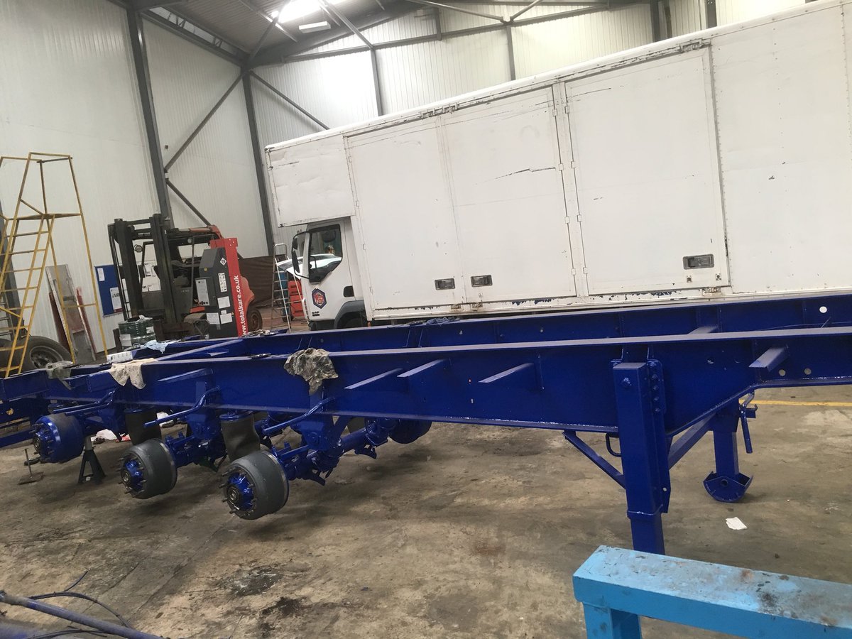 HutchTechTrans's tweet image. Shotblast and paint, and running gear refurb on a trailer this week. Photos of finished article to follow👍🏼