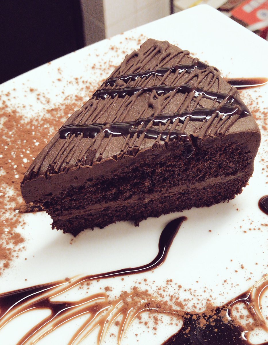 Sliced to perfection. 🍰
Gluten free and Vegan Special this week by @psitsveganlondon 
Chocolate fudge with chocolate &amp; avocado ganache 🥑🍫 #glutenfreepasta #glutenfreedessert #glutenfreepizza #glutenfreeandvegan #tufnellpark #tufnellparkers #kentishtown #kentishtowners