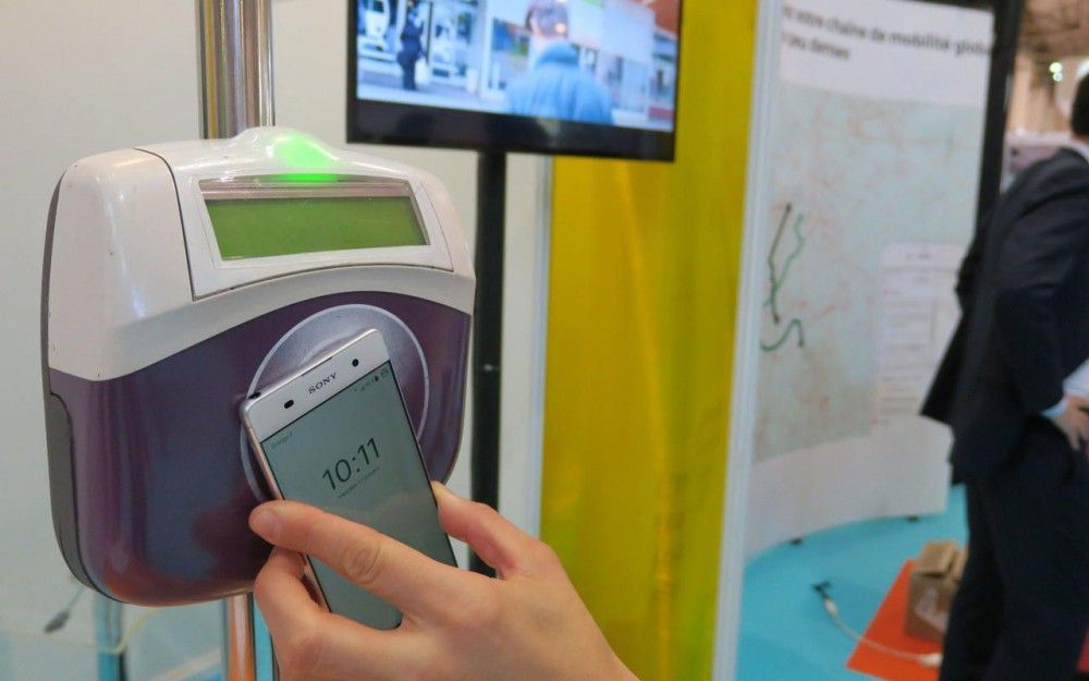 Frandroid's tweet image. Paris : dès cet été, un smartphone Android sera suffisant pour voyager dans les métros, bus et RER buff.ly/2LvRju8