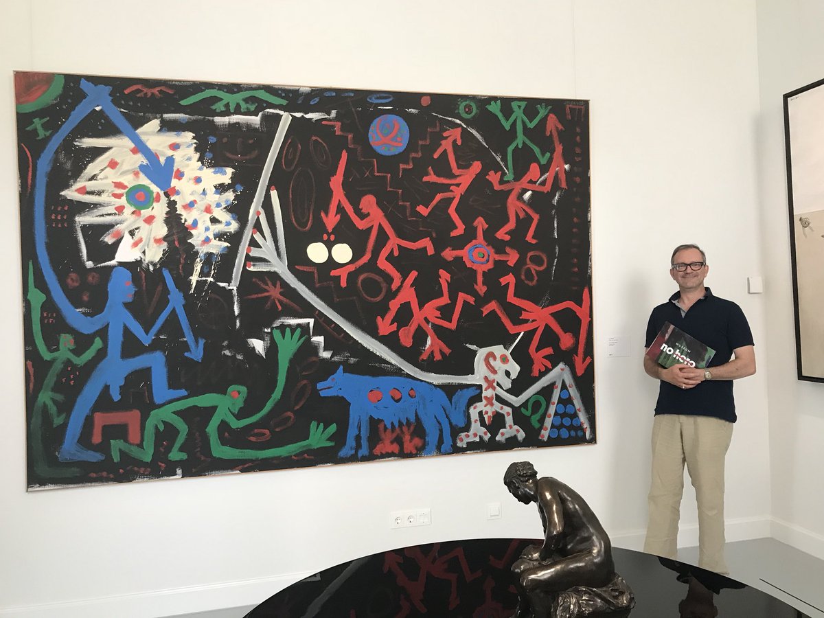GertrudevKeulen's tweet photo. Boris de Munnick @museumnohero leidt journalist Heike Waldorf @NRZNiederrhein en mij in perfect Duits rond in het prachtige nieuwe museum #indrukwekkend mooi pand, verhaal en collectie #perstrip @ToerismeTwente @visitoost https://t.co/HuwNFRoG1c