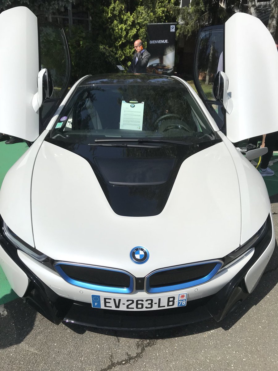 Pecan_Partners's tweet photo. @CarMedialab &amp; @Pecan_Partners a-t-il @GARAC_officiel 70th birthday. #Automotive #training #Education with @BMW #bmwi8 #smartgrid #ElectricVehicle https://t.co/TrIvxcoQMJ
