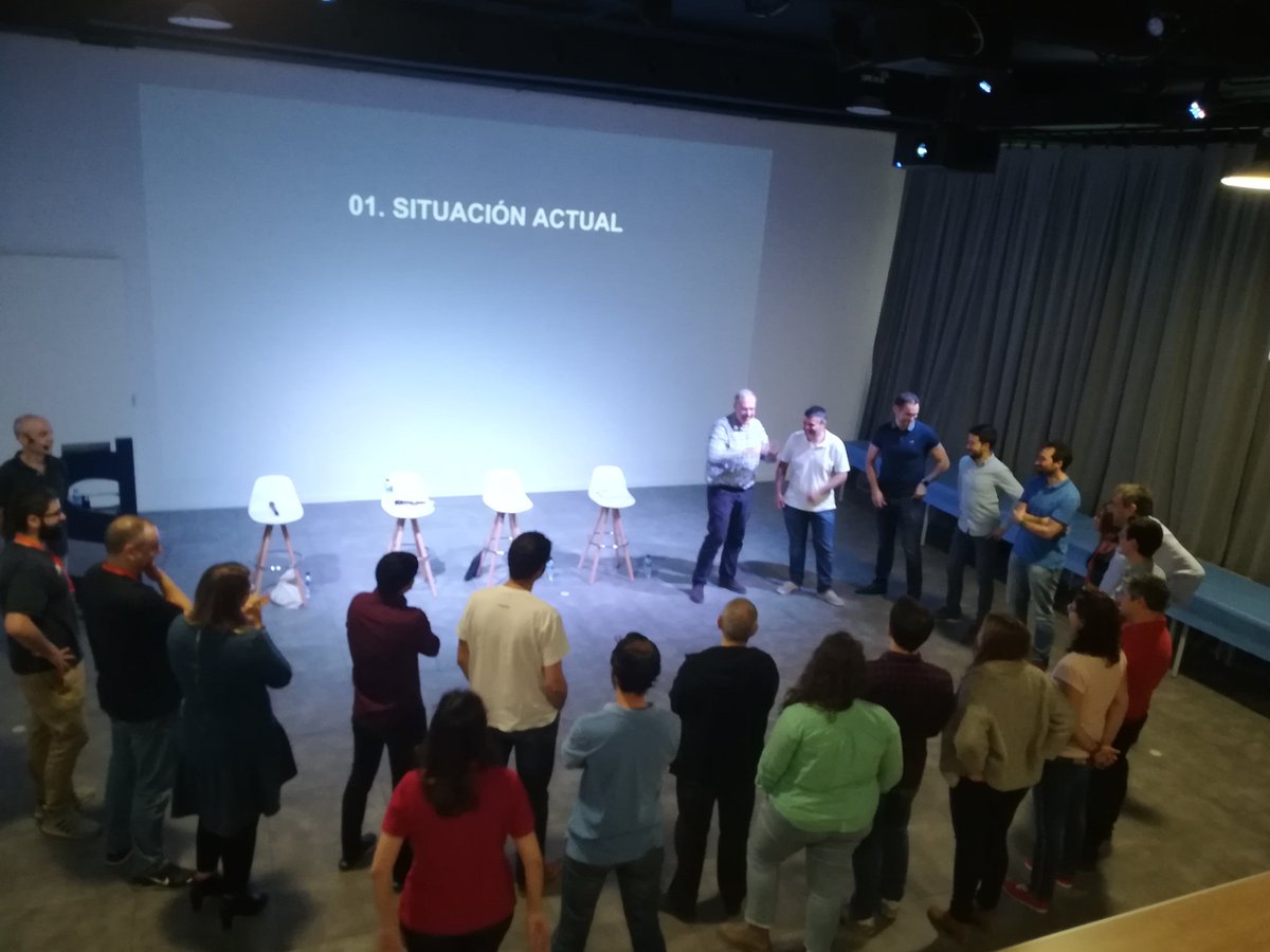 gertrudis's tweet photo. @ScrumManager #ScrumLevel abriendo nuestro evento con un Icebreaker espectacular. @EquipoAgil @AlexMenzinsky @juan_palacio y una audiencia espectacular https://t.co/kbxUzpb1g3