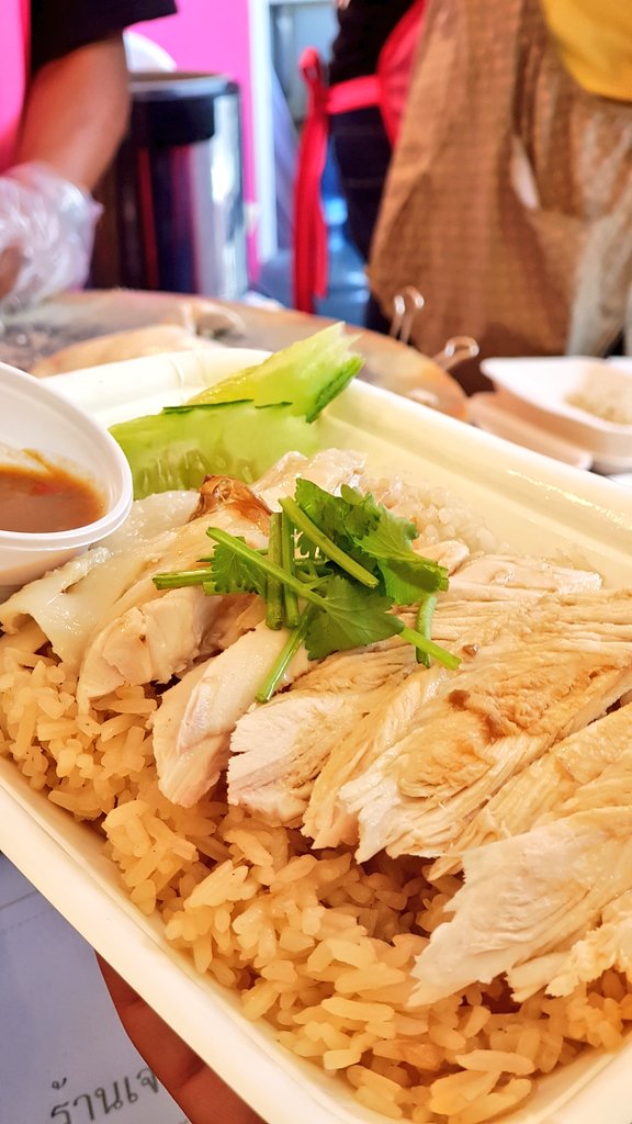 jingxyz's tweet photo. 😁อิ่มครบจบในที่เดียว
#เปรี้ยวปากFestival2018
#เจริญข้าวมันไก่เบตงพันธุ์แท้
มันปูย่าง / หอยเชลล์ size XL #Mikansushibkk 🍣
#ก๋วยเตี๋ยวกะลา ม.ไมค์ไก่ตุ๋น
🍈สมูทตี้โทมิเมล่อน #Corofield
🍋Lemon Rhyme #simplyqool
#GSBCashlessSociety https://t.co/bbKy3LPXAr
