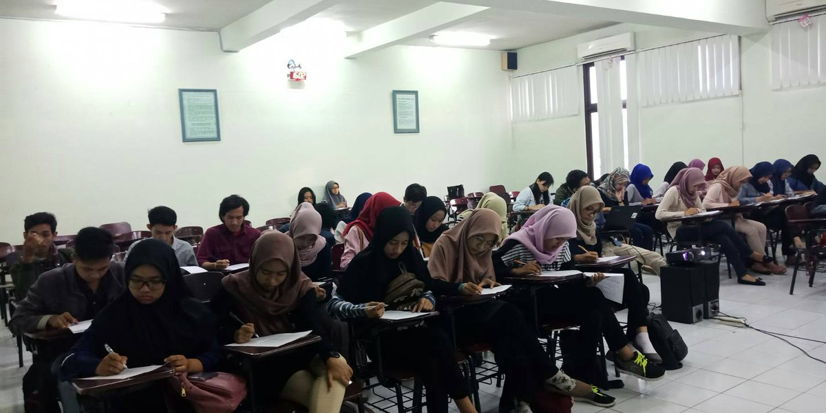 ECPerbanas's tweet photo. [🎈LIVE REPORT 20TH ROUTINE🎈]
.
❤ THIS IS HOW WE ENJOY OUR SATURDAY ❤
.
✨So here we are discussing about final exam. Good luck to all of you, may you get a perfect score💯✨ 
.
📢 English Club! Keep Saying It In English https://t.co/fEOIxqGj74