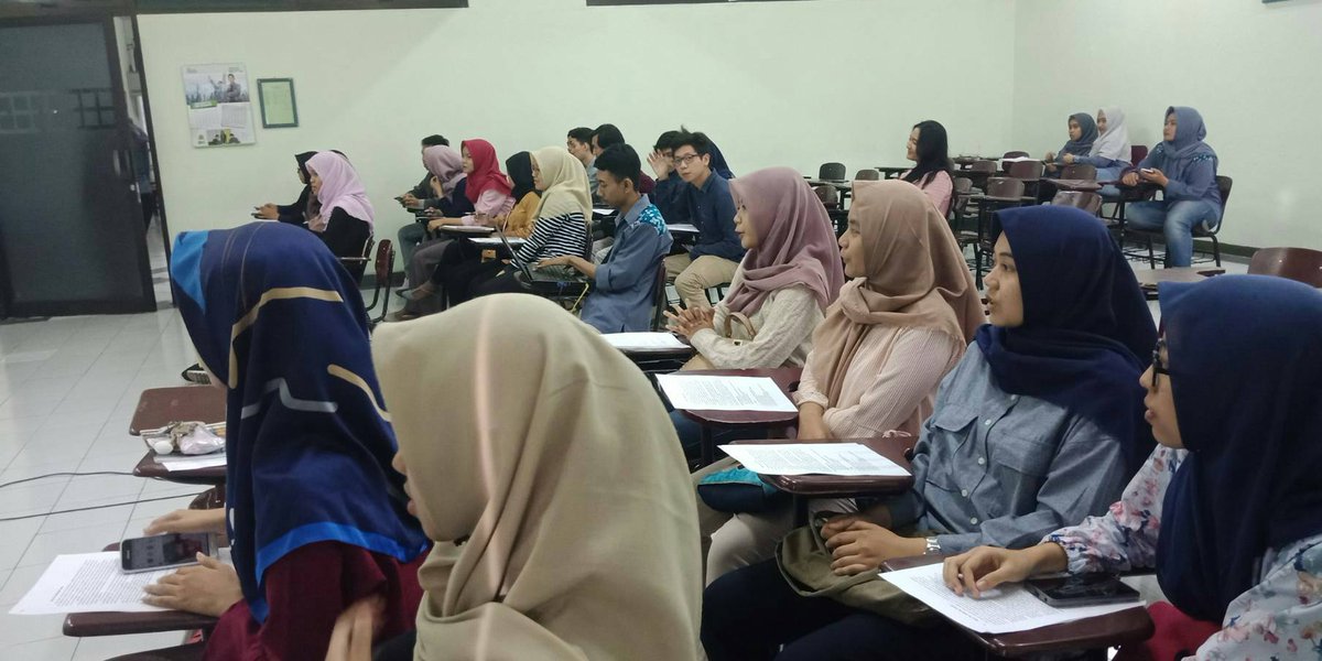 ECPerbanas's tweet photo. [🎈LIVE REPORT 20TH ROUTINE🎈]
.
❤ THIS IS HOW WE ENJOY OUR SATURDAY ❤
.
✨So here we are discussing about final exam. Good luck to all of you, may you get a perfect score💯✨ 
.
📢 English Club! Keep Saying It In English https://t.co/fEOIxqGj74