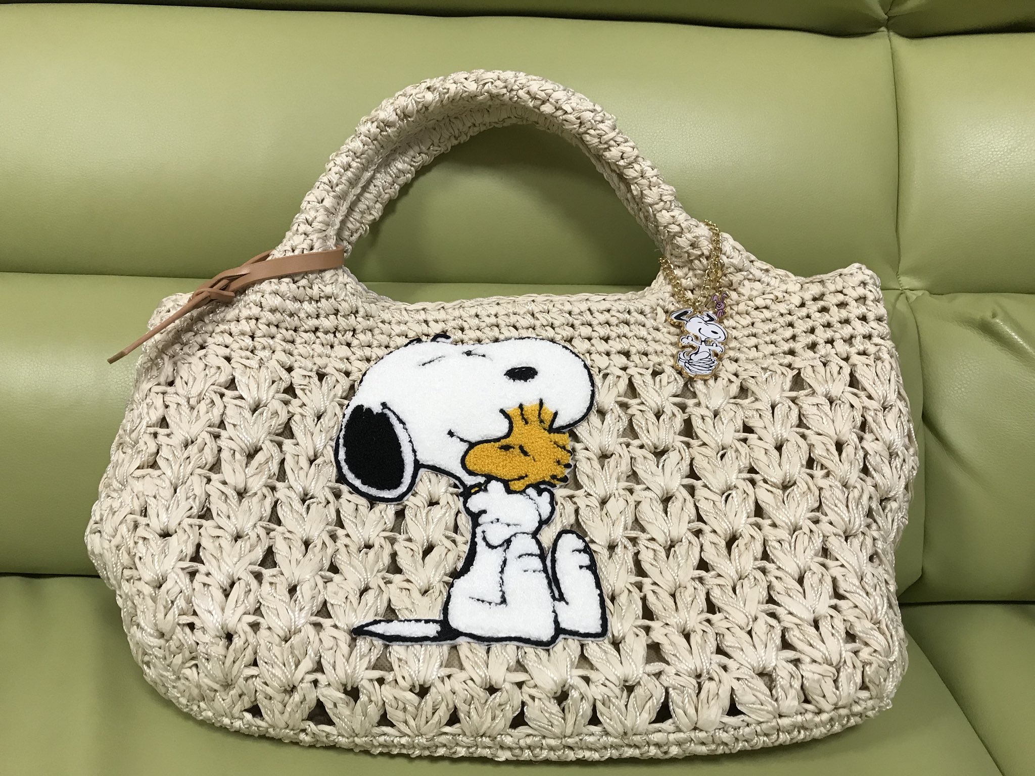 ট ইট র Snoopy スヌーピーのカゴバッグ チャームも一緒に 病人続きで疲れ果てた私へのご褒美 笑 子どもたちも復活したし 私の耳も回復 感謝です スヌーピー カゴバッグ サマンサタバサデラックス T Co Dofh0ov0tj ট ইট র