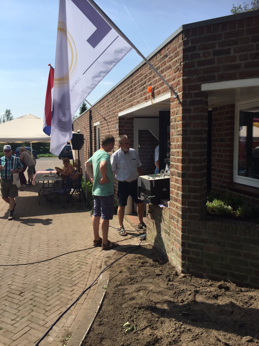 melisvandegroep's tweet photo. @RTV_LOS van harte gefeliciteerd met jullie prachtige nieuwe studio aan de Bikkersweg. Hulde aan het vele vrijwilligerswerk. En heel veel mooie uitzendingen gewenst. https://t.co/ekw9KUnzey