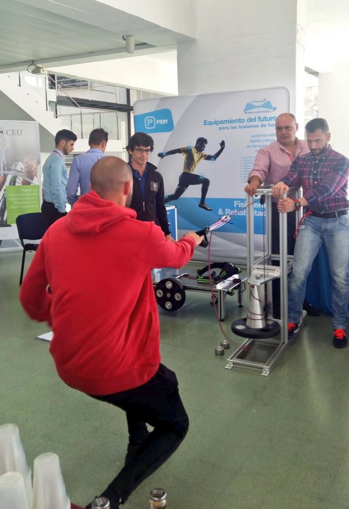 primfisio's tweet photo. A plena actividad en nuestro stand del IV Congreso Internacional de Optimización del Entrenamiento y Readaptación Físico-Deportiva #COER18. Mucho interés en conocer nuestras poleas #inerciales #PrimConic. Les esperamos con todo nuestro equipamiento en #MedicinaDeportiva https://t.co/iFPAU5qe5n