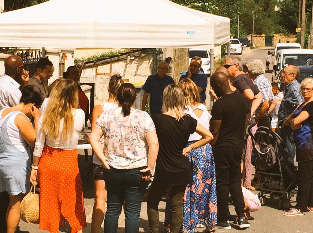 Réunion de quartier avec les habitants du sentier des Chèvres afin d’étudier avec eux les futurs aménagements de voirie. Nous tenons le cap de nos engagements! #SaintrySurSeine avance