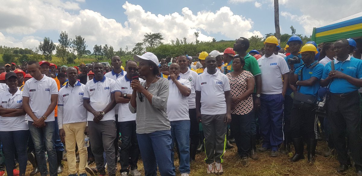 pamrwanda's tweet photo. Mayor of @CityofKigali is Now Addressing People who participated in #Umuganda in #Rusororo Sector #Gasabo District
#PAMweek
#AfricaDay https://t.co/5pHJJXAIuG