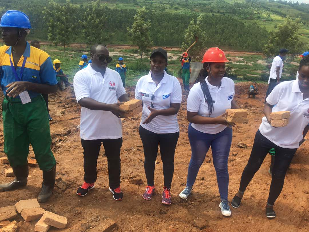 pamrwanda's tweet photo. Mayor of @CityofKigali is Now Addressing People who participated in #Umuganda in #Rusororo Sector #Gasabo District
#PAMweek
#AfricaDay https://t.co/5pHJJXAIuG