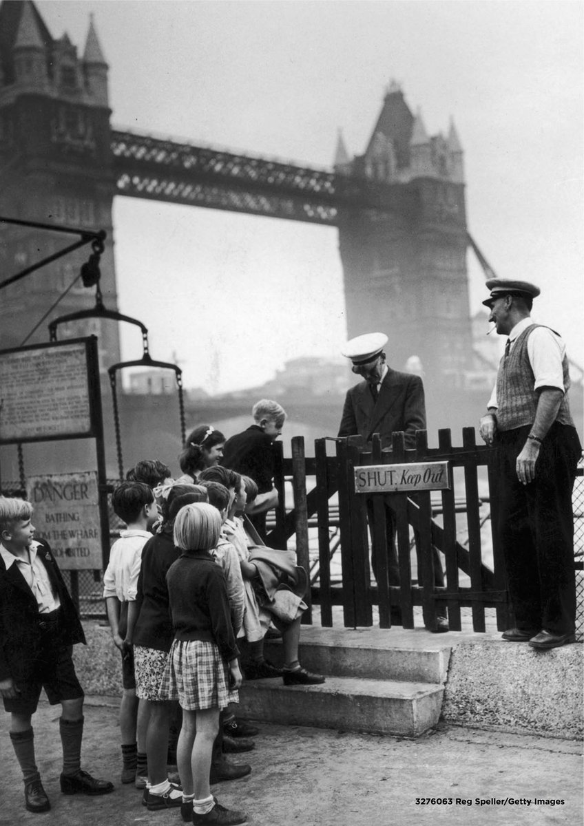 AlbionSalter's tweet photo. Forgotten London- public beach, Tower Hill #London ☀️💦 https://t.co/7gXmuyVzzh