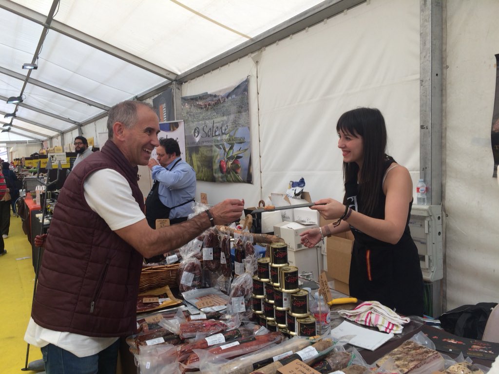 Hemos visitado la carpa de <a href="/tierradesabor/">Tierra de Sabor</a> en #Segovia llena de deliciosos productos de #CastillayLeón. Potenciar el sector agroalimetario es imprescindible para generar riqueza y fijar población en nuestra tierra